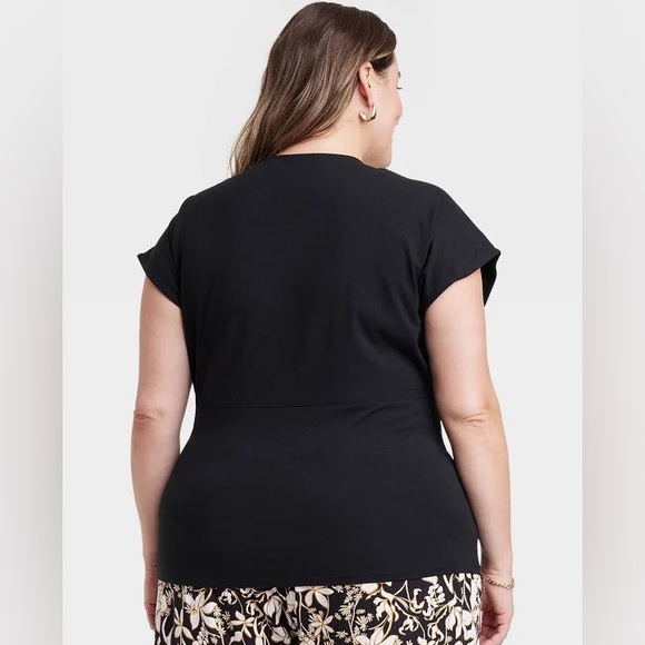 Ava & Viv Short Sleeve V-Neck Front Twist Top - Picture 2 of 4